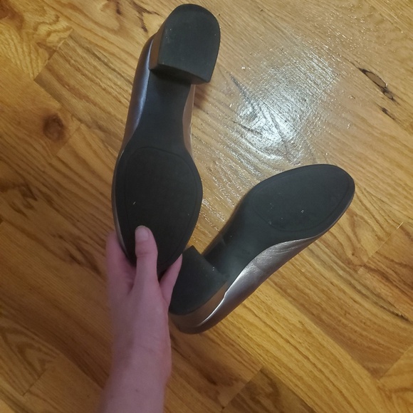 Vionic Carmel Leather Pump Heels (Pewter) - Picture 3 of 3